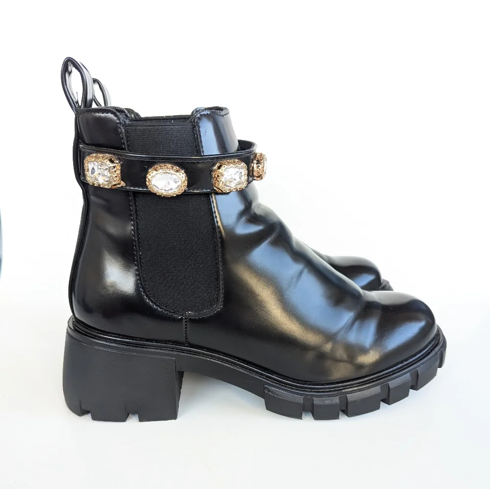 Steve Madden Hamlet Black and Gold Ankle Boots with Glossy Finish and Block Heel - Picture 1 of 11